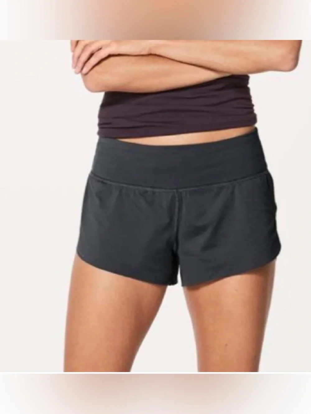 Lululemon Chase Me Running Shorts 2.5” size 2